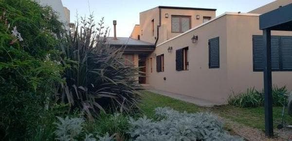 Casa en venta en Bavio - Dacal Bienes Raíces - 1