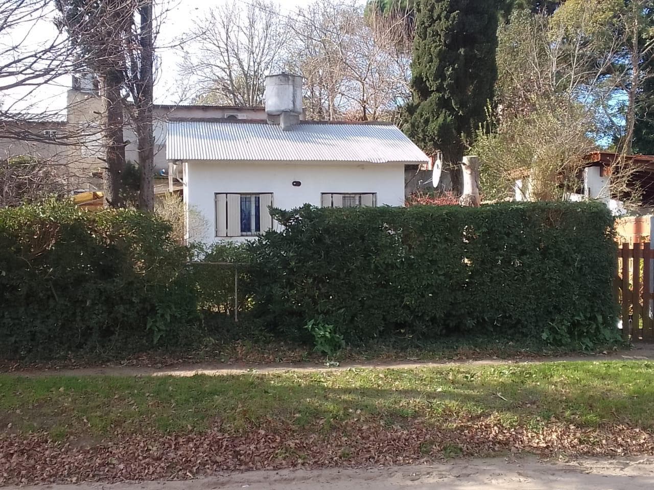 Casa 3 Ambientes + Dptos 1 y 2 Amb. - Venta - Villa Gesell - Gas Natural - 1
