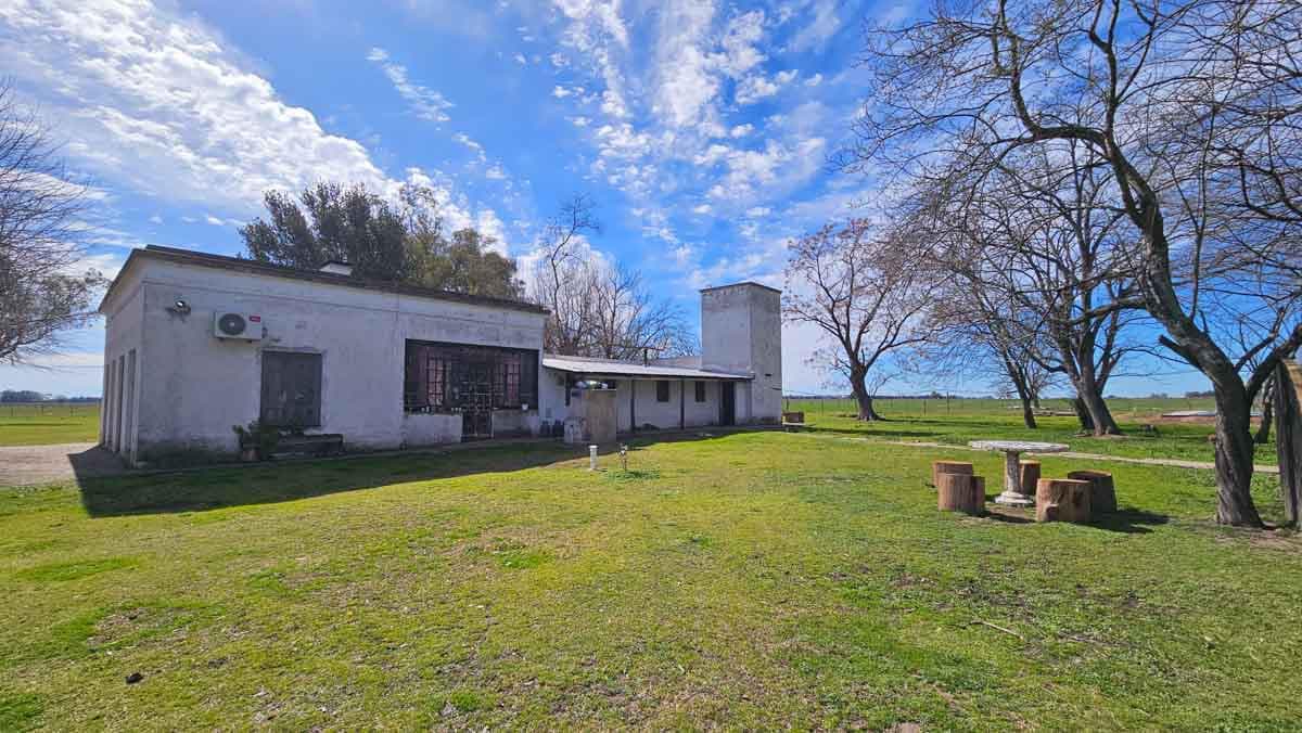 Campo de 77 hectáreas con mejoras en Abbott, San Miguel del Monte - 1
