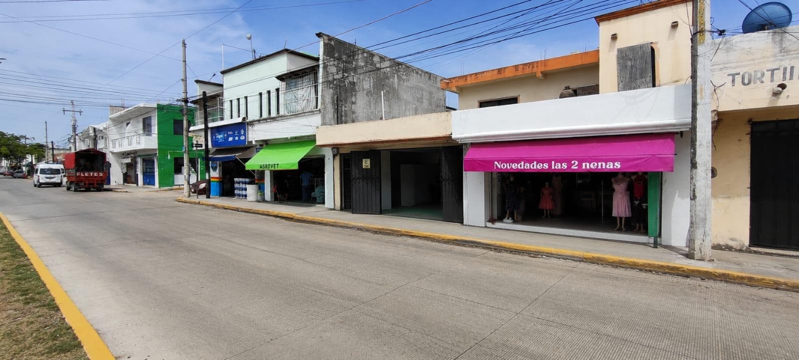 Local comercial sobre Av 30 Colosio - 1