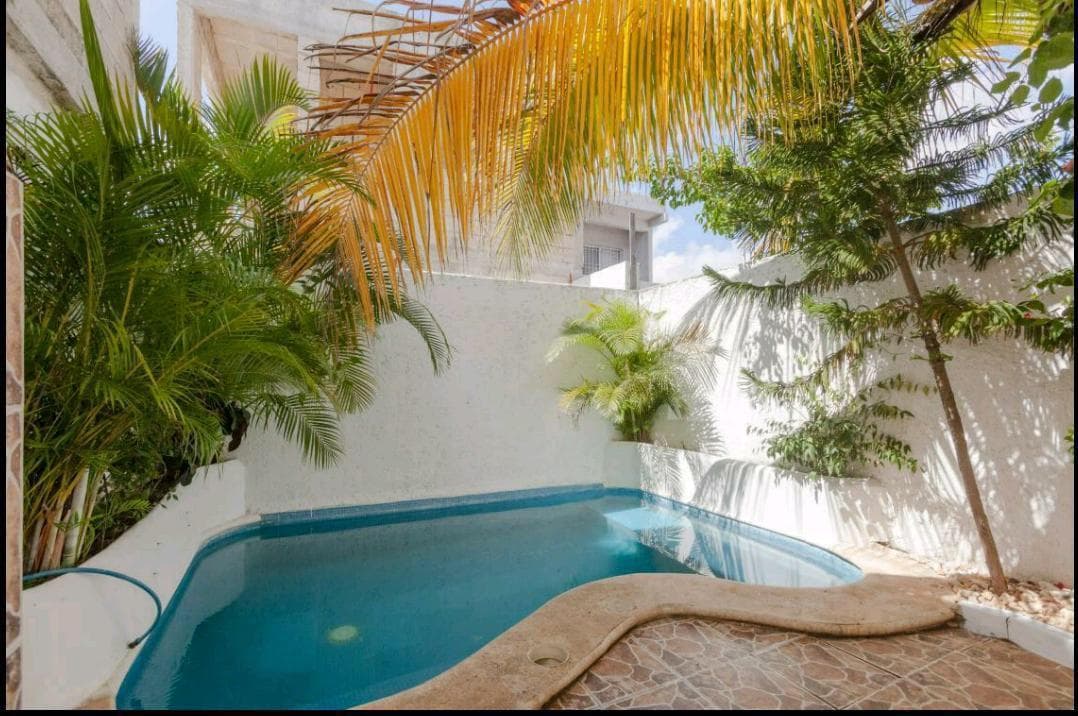 Casa de 3 recámaras en Venta en Palmas II con Alberca privada - Excelente Precio en Playa del Carmen - 1