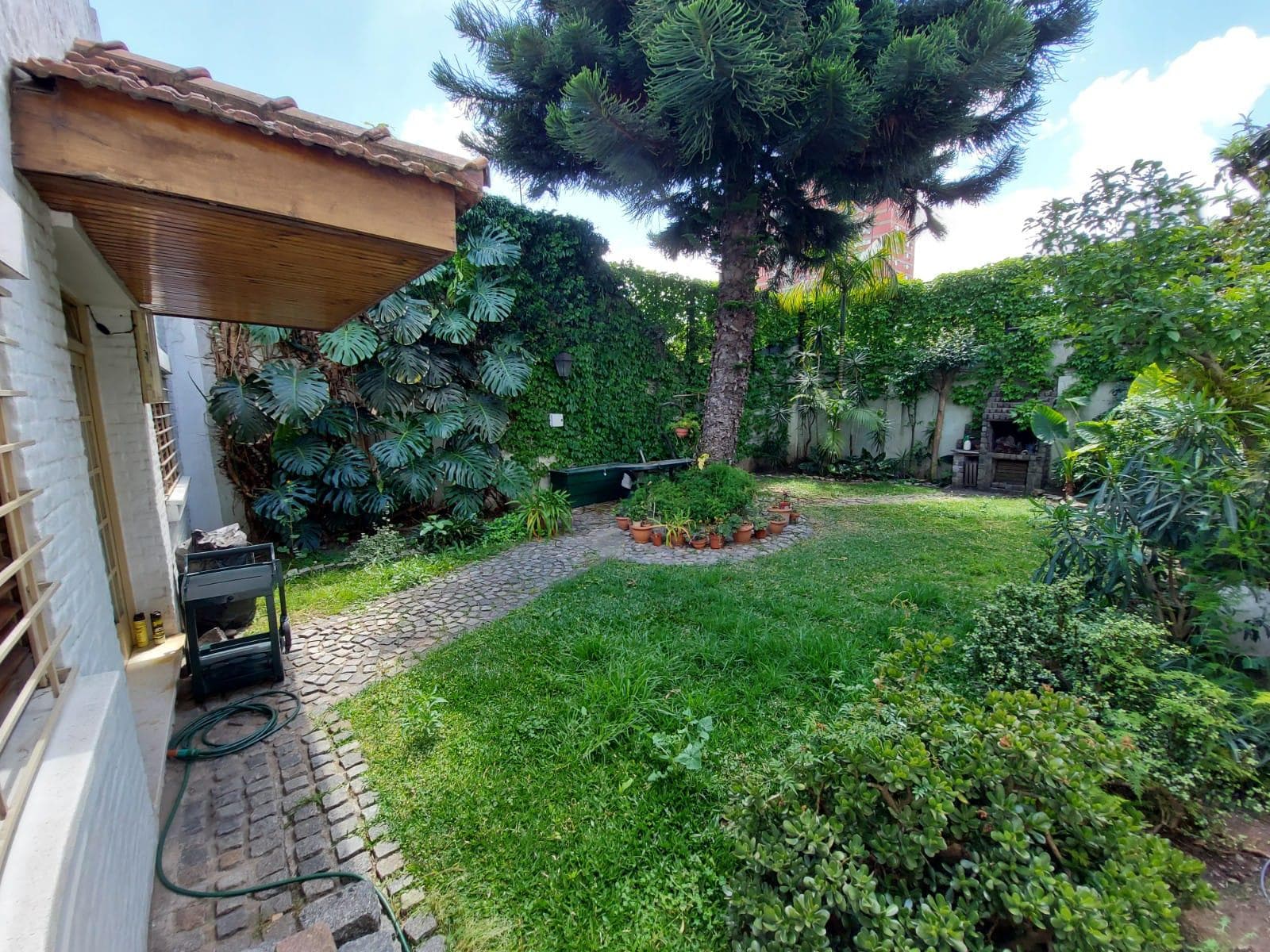 Casa en Venta en Floresta con jardin cochera - 1