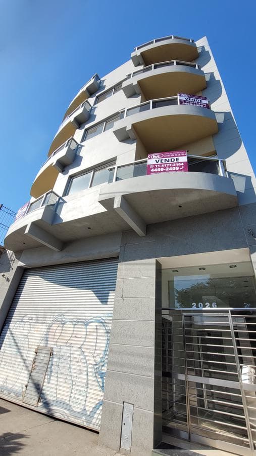 Venta - Departamento - 2 Ambientes - Lomas Del Mirador - A Estrenar - Balcon - 1