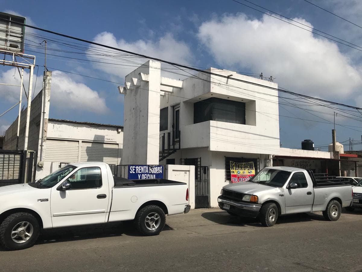 RENTA BODEGA CON OFICINA EN AV CUAUHTEMOC - 1