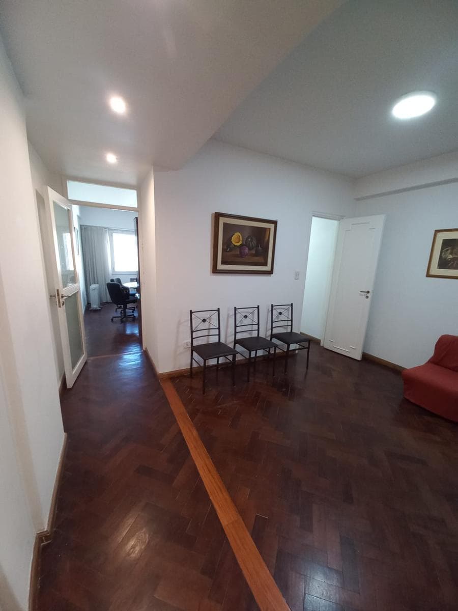 Departamento centro, a metros Galeria Pacifico, 3 ambientes, baño y toilette, contrafrente - 1