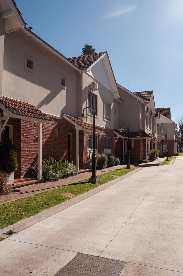HERMOSO DUPLEX EN CONDOMINIO VICTORIA - 1