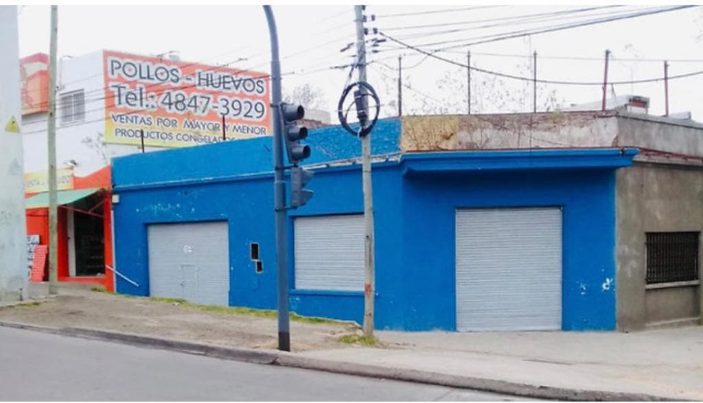 venta Local en villa Ballester en esquina con espacio aereo - 1