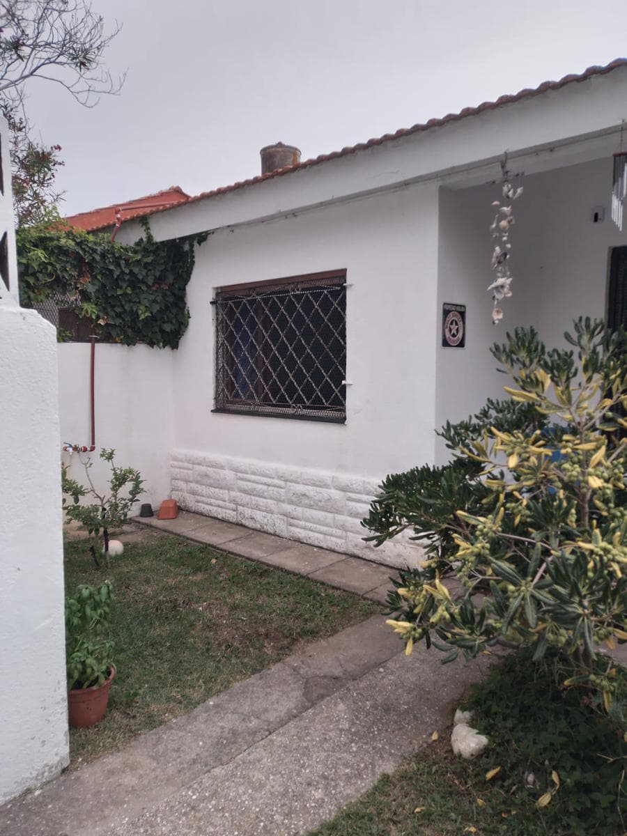 Casa en venta - 2 Dormitorios 1 Baño - 125Mts2 - Santa Teresita - 1