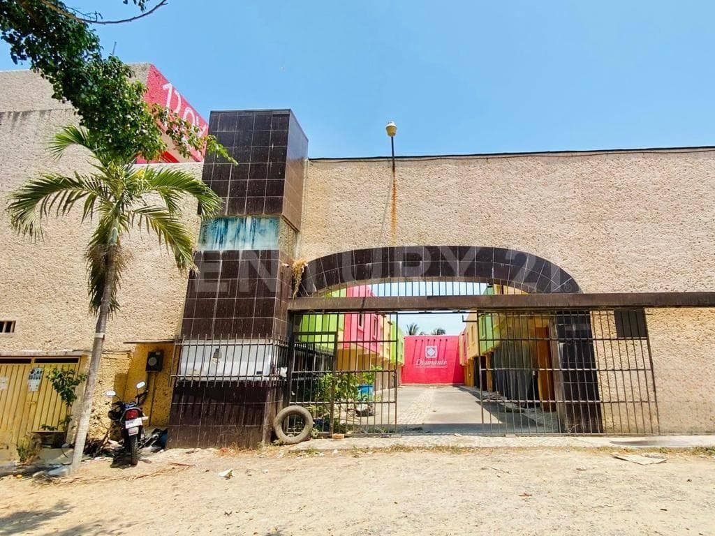 EDIFICIO EN VENTA EN GRANJAS DEL MARQUÉS - 1
