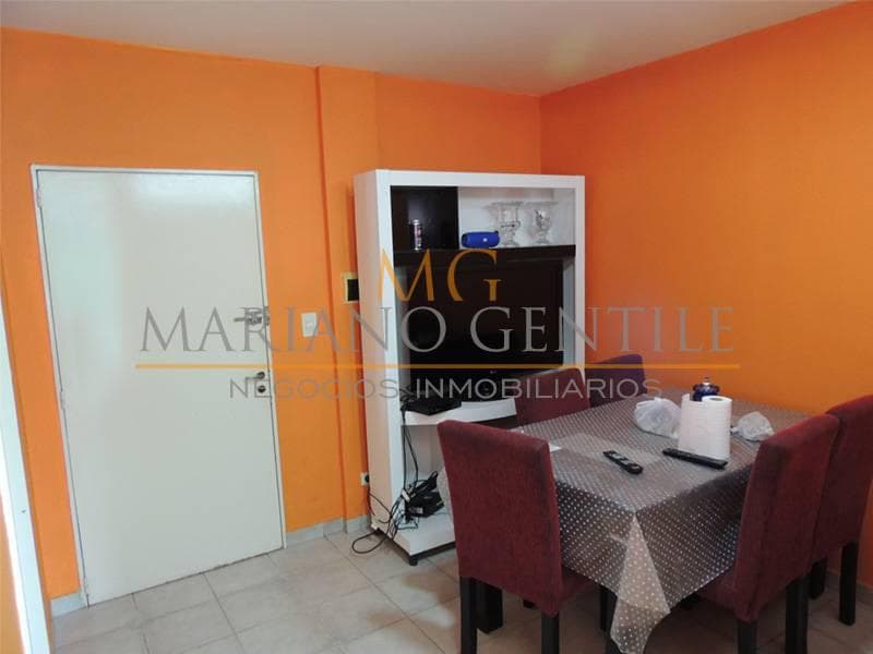 DEPARTAMENTO de 2 Ambientes ***Al Frente con Balcón*** - 1