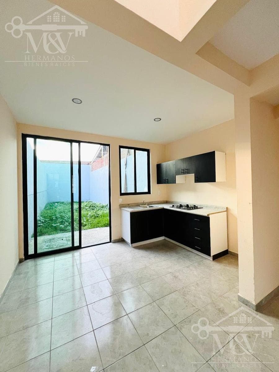 Casa en Venta en Col. Rosa de Castilla Uruapan - 1