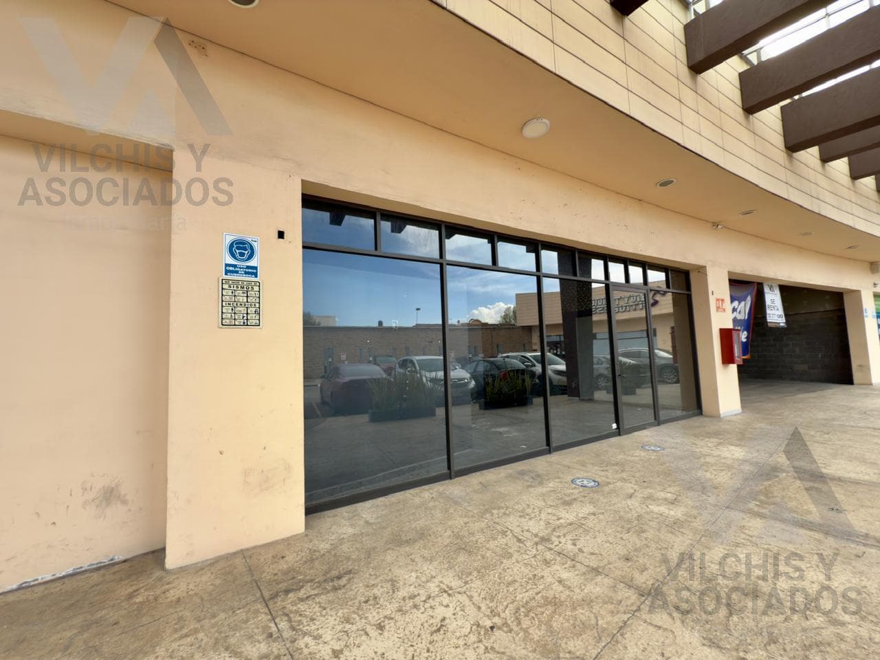 RENTA DE LOCAL COMERCIAL EN AV. TECNOLOGICO PLAZA AZCAMIL, METEPEC - 1