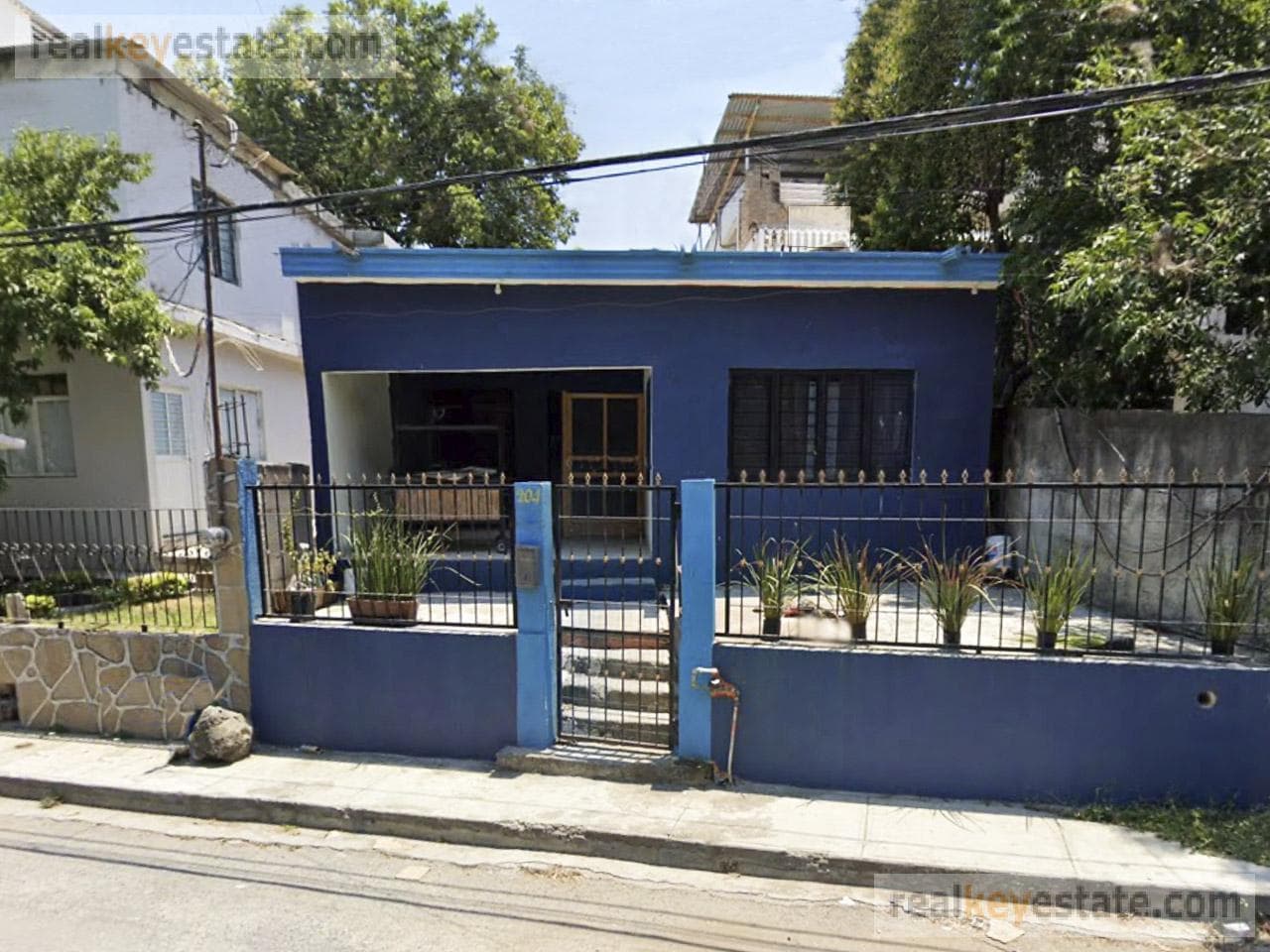 Casa en renta en Santiago N.L. atrás del SMart, muy cerca de la Tesorería - 1