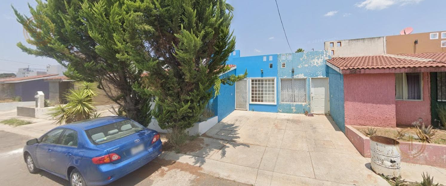 CASA A LA VENTA EN COLONIA ARANDAS CENTRO, FRACCIONAMIENTO TIERRA ROJA, A 10 MINUTOS DE LA ZONA CENTRO DE ARANDAS. - 1