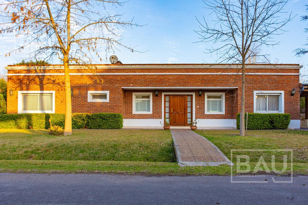 Impecable Propiedad en Alquiler Anual - Santa Ana - 1