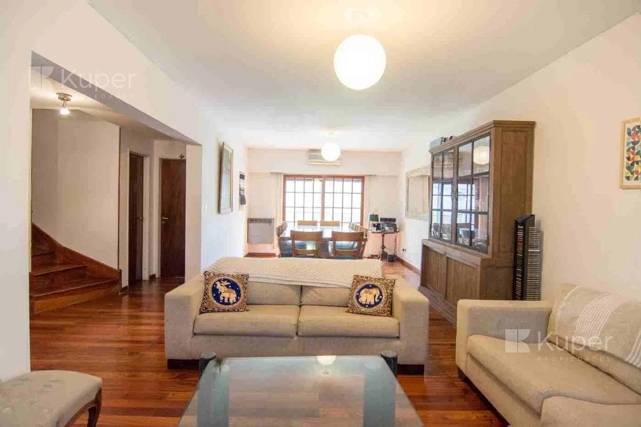 Casa en Venta de 4 dorm. Jardín y Pileta . Martínez. San Isidro. - 1