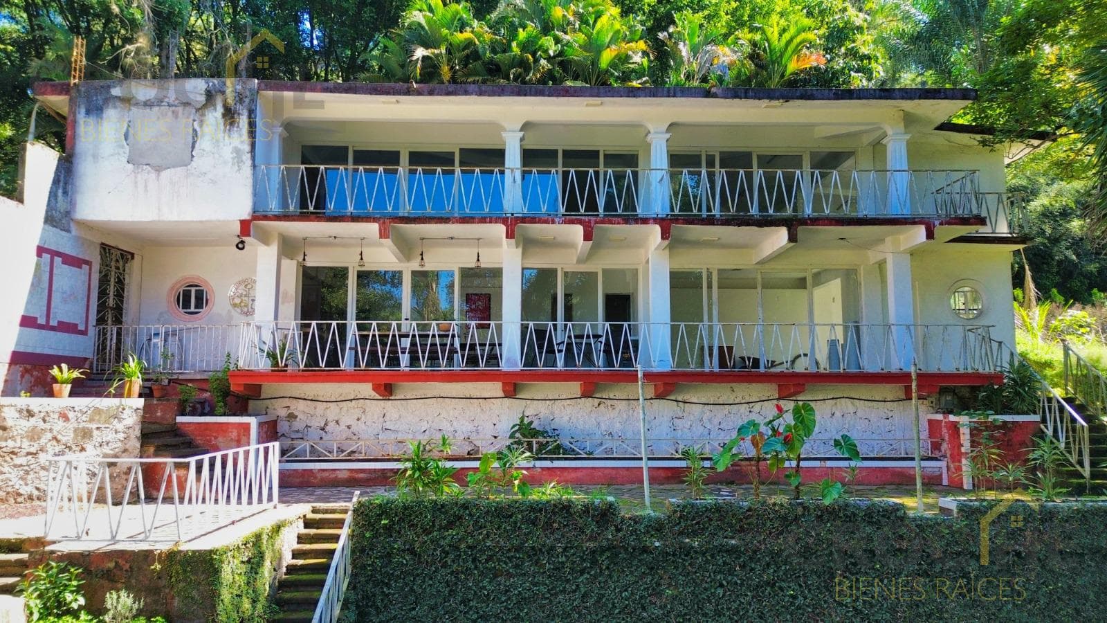 Local en renta en plaza Buena Vista campestre zona Briones Coatepec Ver. - 1