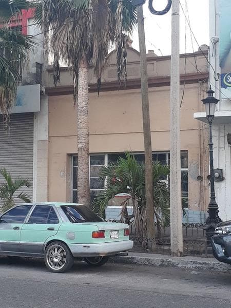 SE VENDE LOCAL COMERCIAL POR CALLE OBREGON ENTRE LEYVA Y A. FLORES - 1