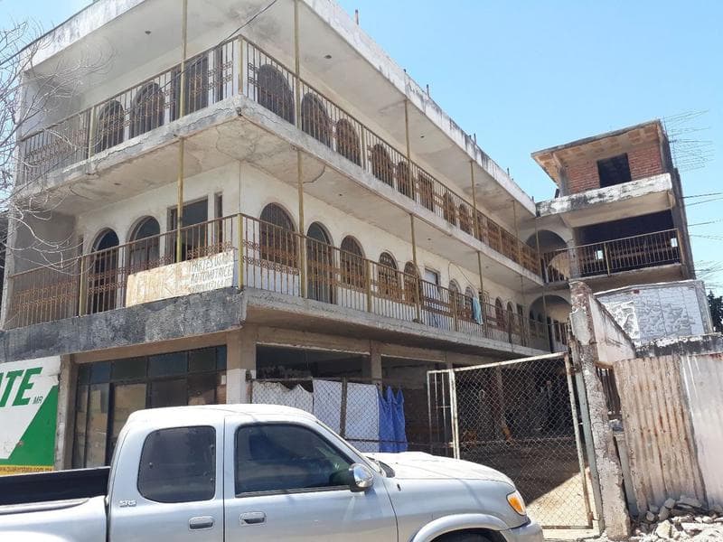 EDIFICIO EN OBRA NEGRA , PARA HOTEL, ESCUELA , BIEN UBICADO - 1