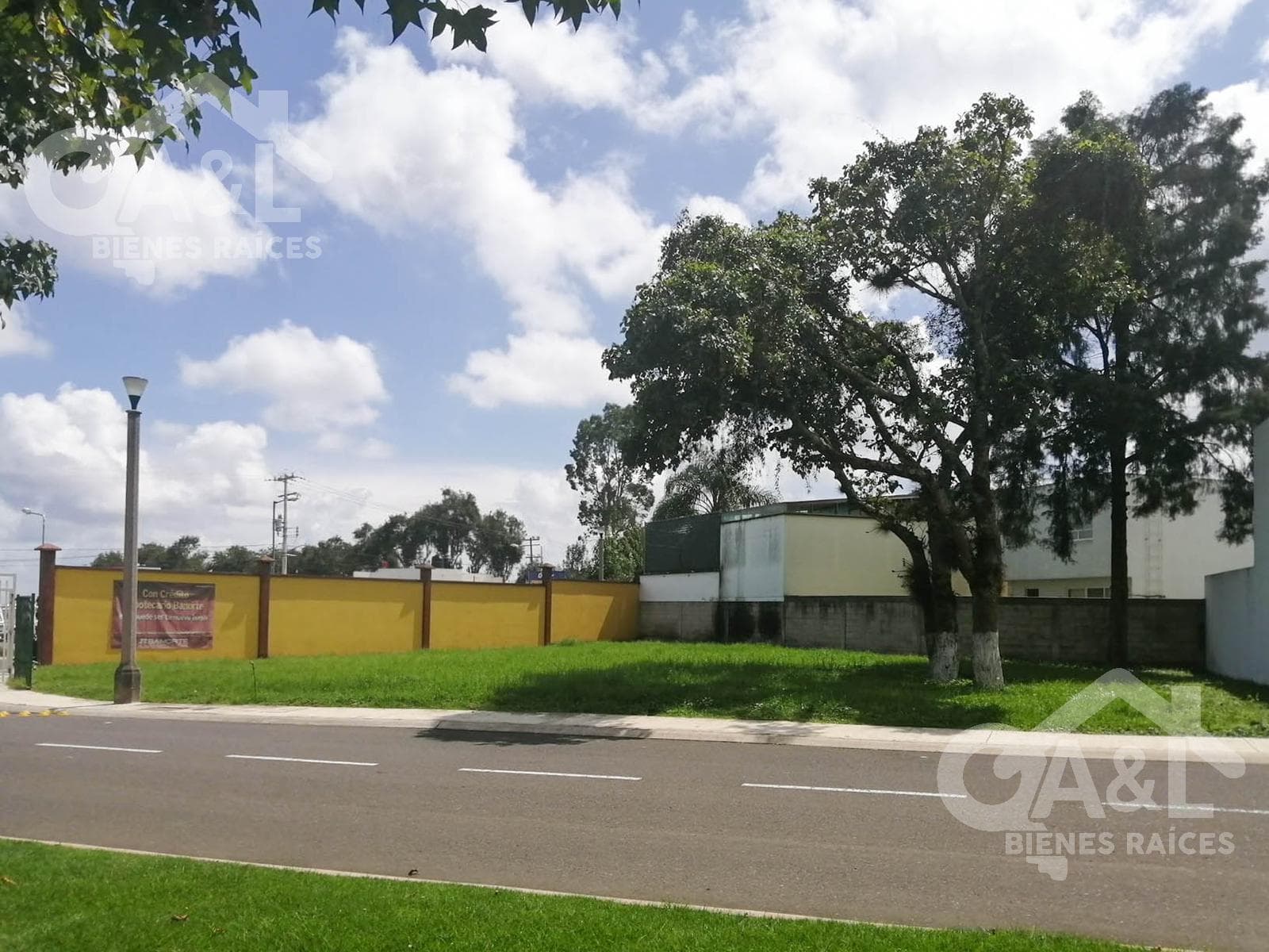 Terreno Uso de suelo Comercial Venta Fraccionamiento Villa Montaña - 1