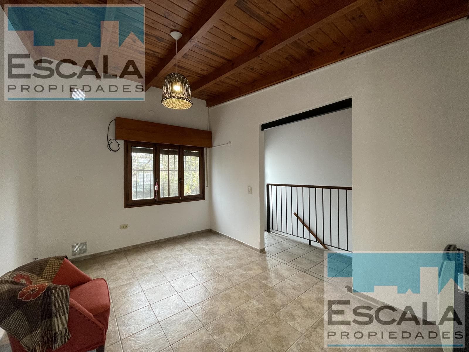 CASA DE DOS DORM PLANTA ALTA CON COCHERA EN ALQUILER ROSARIO - 1