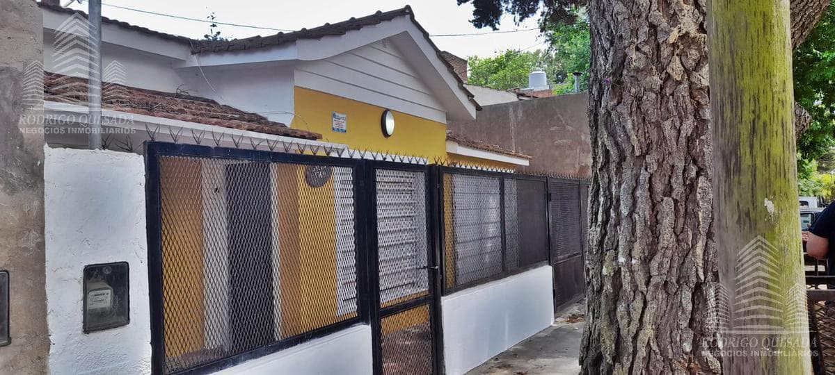 CONFORTABLE CASA EN OPORTUNIDAD!!! - 1