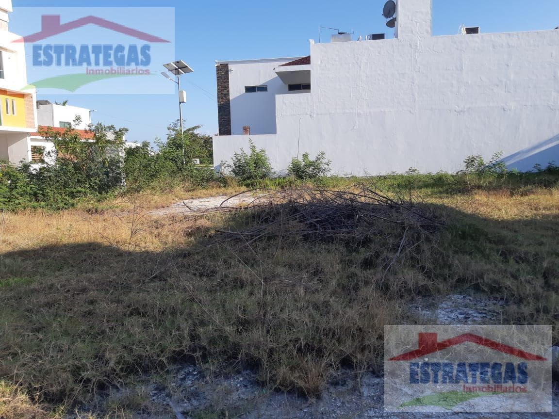 Terreno - Fraccionamiento Los Lagos - 1