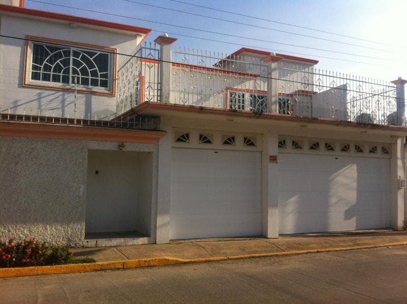 Casa en Venta de 2 pisos. en Col. Hidalgo, en la ciudad de Minatitlán, Veracruz. - 1