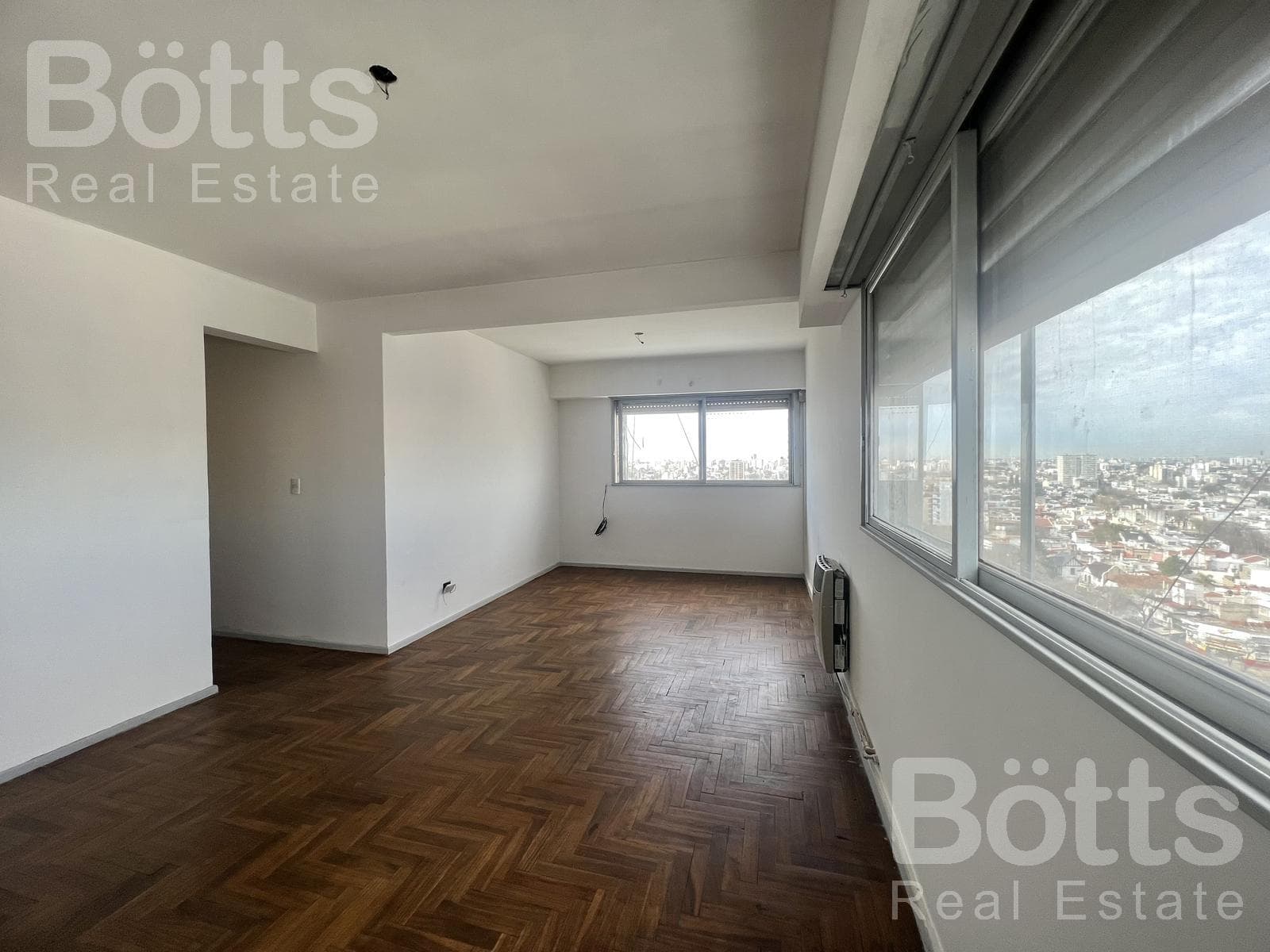 SEMIPISO ALTO 4 AMBIENTES CON COCHERA EN VENTA EN MONTE CASTRO - 1