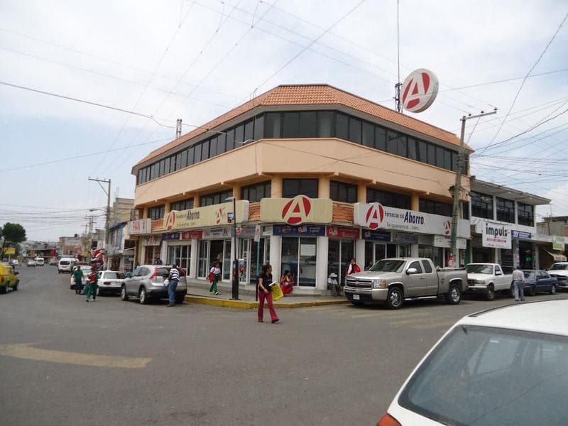 Renta de Local comercial de alta afluencia peatonal y vehicular - 1