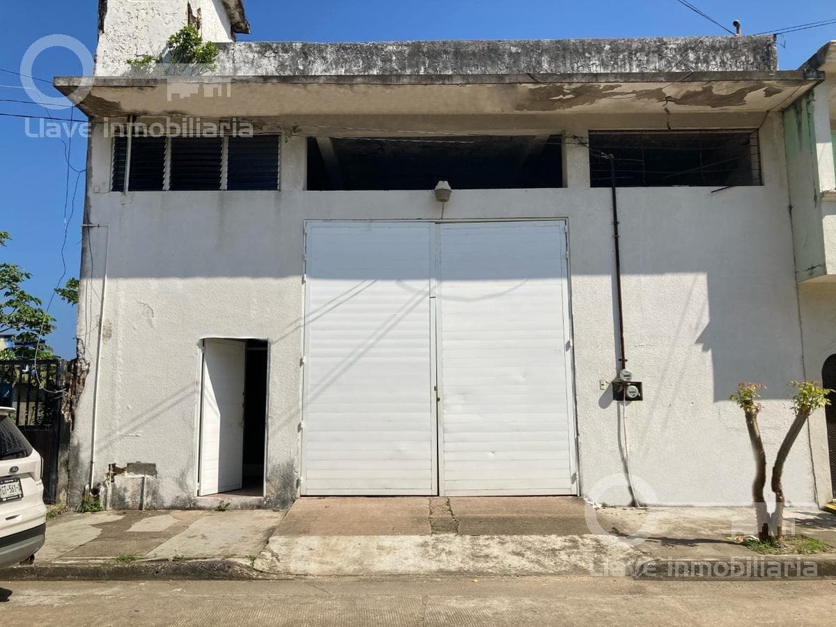 Venta de Bodega de 330 m2 en Calle Matamoros, Col. María de la Piedad, Coatzacoalcos, Ver. - 1