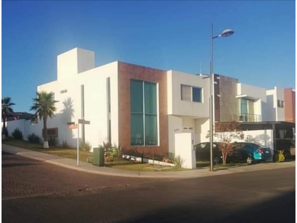 EXCELENTE CASA EN VENTA, LOMAS DE JURIQUILLA - 1