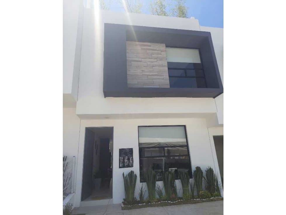 Casas muy cerca de Altozano, zona de alta plusvalía - 1