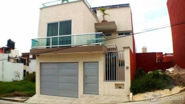 Casa en venta en fraccionamiento Loma de Oro, por el Fiesta Inn Xalapa - 1