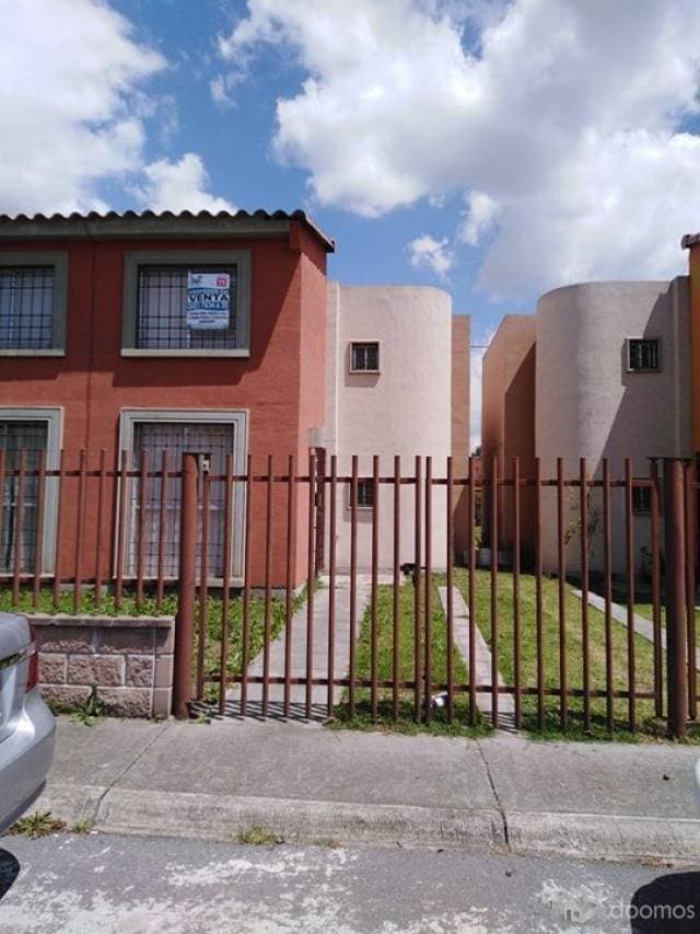 Casa en Venta, 4 recamaras, semi equipada con Jardín, Hacienda del Bosque - 1